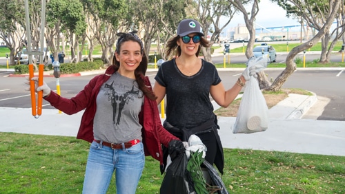 1060 Capital, LLC team members volunteering for community service